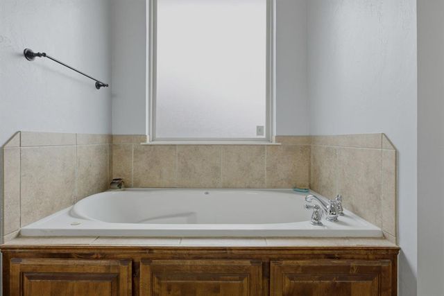 1812 NE 1st Street, Moore, OK 73160