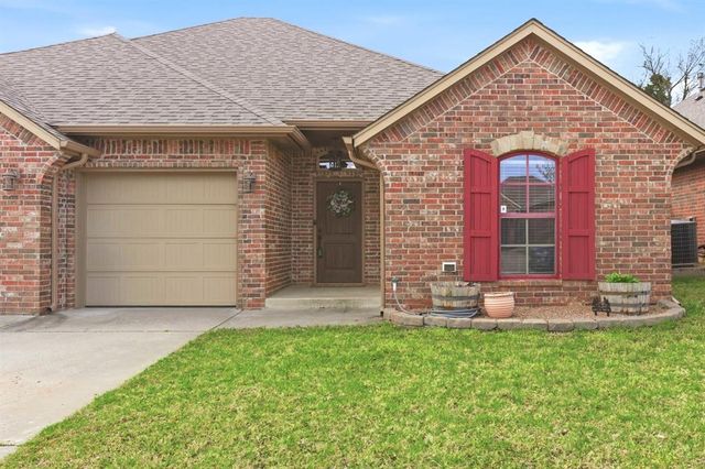 1812 NE 1st Street, Moore, OK 73160