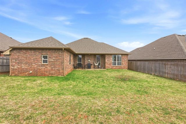 1812 NE 1st Street, Moore, OK 73160