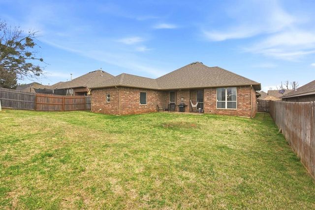 1812 NE 1st Street, Moore, OK 73160