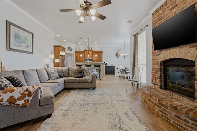 1812 NE 1st Street, Moore, OK 73160