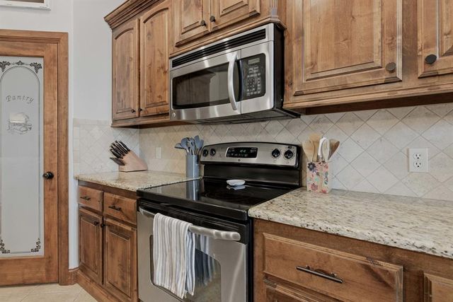 1812 NE 1st Street, Moore, OK 73160