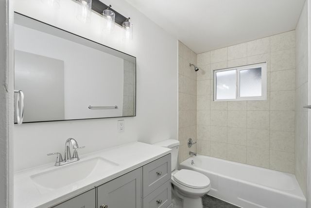 524 E Cypress Avenue, Visalia, CA 93292