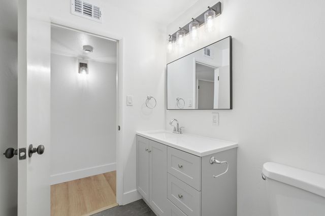 524 E Cypress Avenue, Visalia, CA 93292