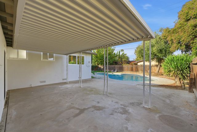 524 E Cypress Avenue, Visalia, CA 93292