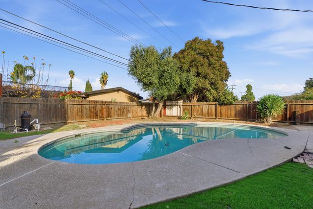 524 E Cypress Avenue, Visalia, CA 93292