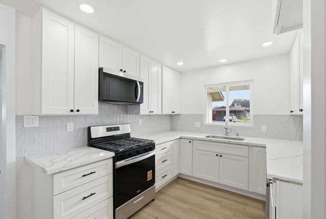 524 E Cypress Avenue, Visalia, CA 93292