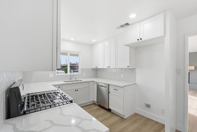 524 E Cypress Avenue, Visalia, CA 93292