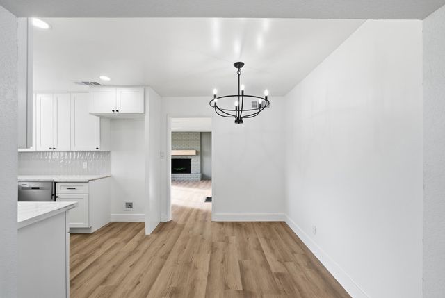 524 E Cypress Avenue, Visalia, CA 93292