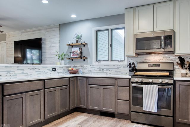 280 W Henderson Road, Owosso, MI 48867