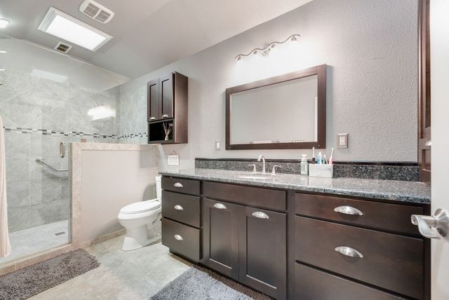 510 Willow Creek Court, Arlington, TX 76011