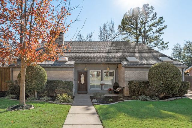 510 Willow Creek Court, Arlington, TX 76011