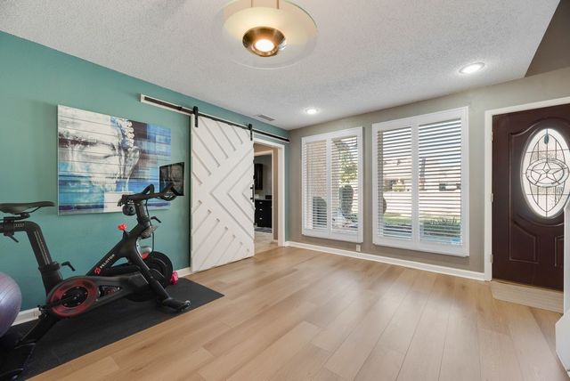 510 Willow Creek Court, Arlington, TX 76011