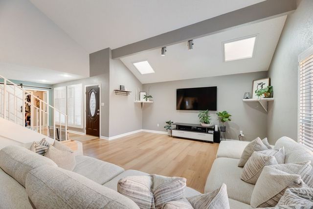 510 Willow Creek Court, Arlington, TX 76011