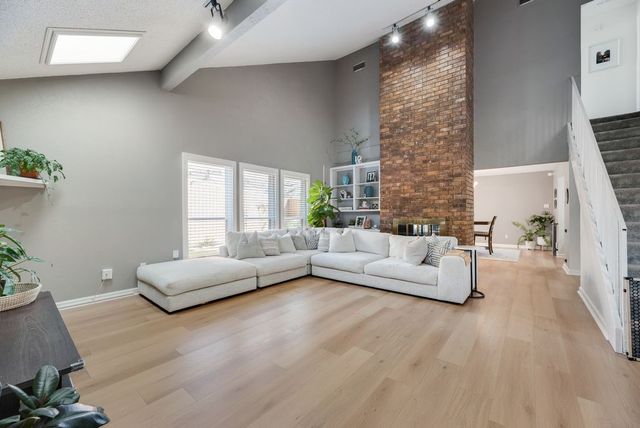 510 Willow Creek Court, Arlington, TX 76011