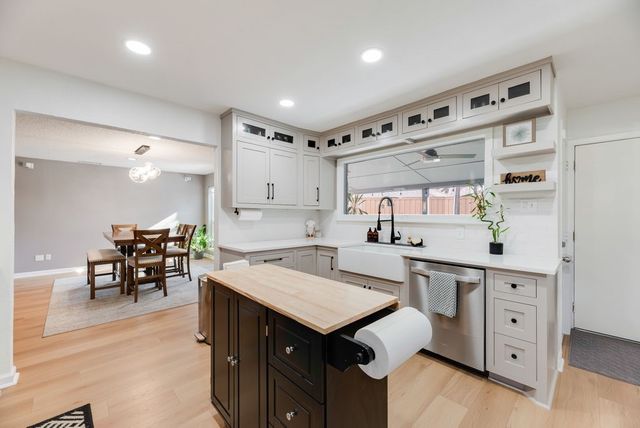 510 Willow Creek Court, Arlington, TX 76011