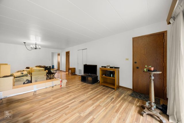 8604 W 95 Place 102, Hickory Hills, IL 60457