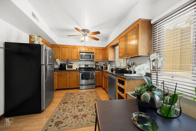 8604 W 95 Place 102, Hickory Hills, IL 60457