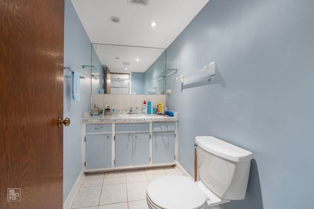 8604 W 95 Place 102, Hickory Hills, IL 60457