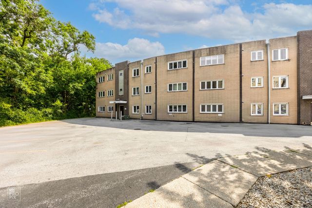 8604 W 95 Place 102, Hickory Hills, IL 60457