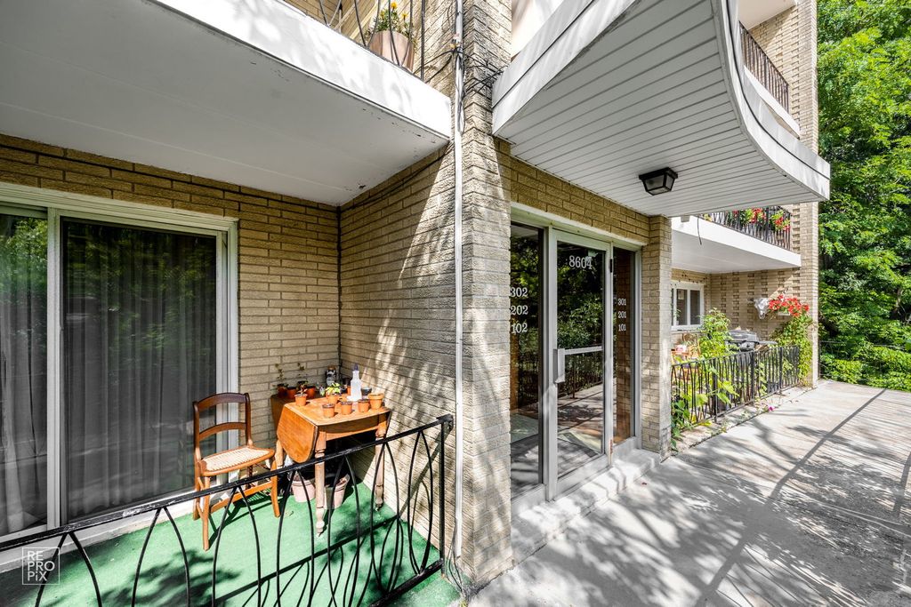 8604 W 95 Place 102, Hickory Hills, IL 60457