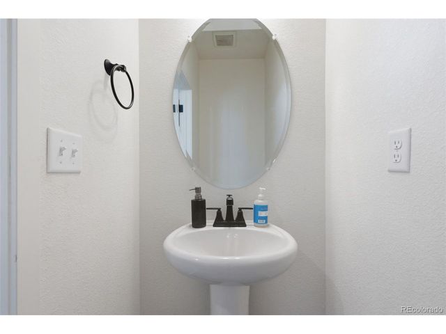 21845 E 44th Pl, Aurora, CO 80019