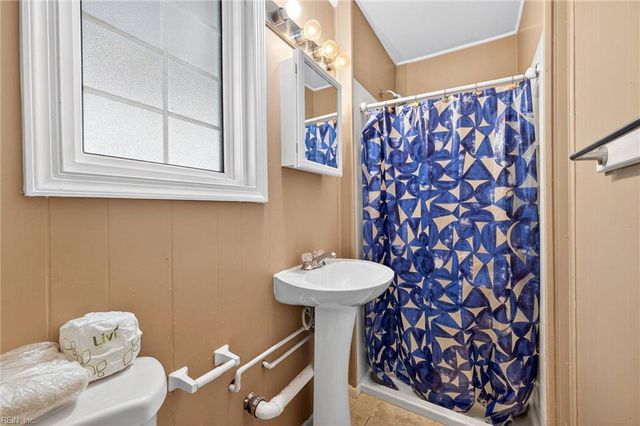 2244 Sandpiper RD, Virginia Beach, VA 23456