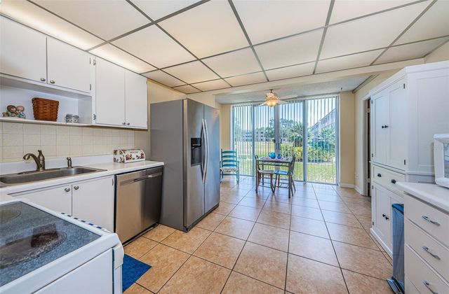4915 BAY STREET NE 126, St Petersburg, FL 33703