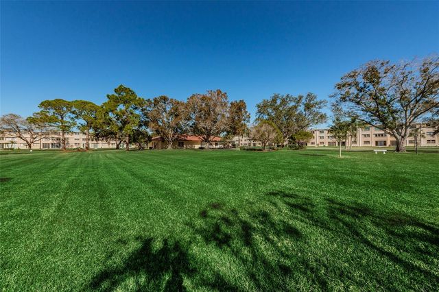 4915 BAY STREET NE 126, St Petersburg, FL 33703