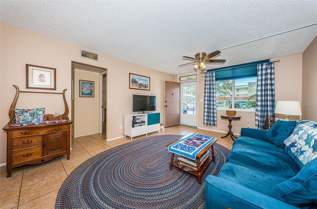 4915 BAY STREET NE 126, St Petersburg, FL 33703