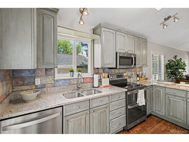2200 S Eldridge Ct, Lakewood, CO 80228