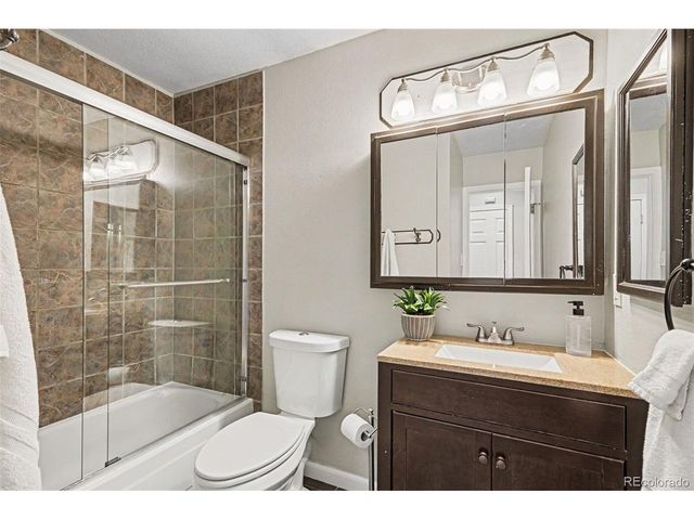 2200 S Eldridge Ct, Lakewood, CO 80228