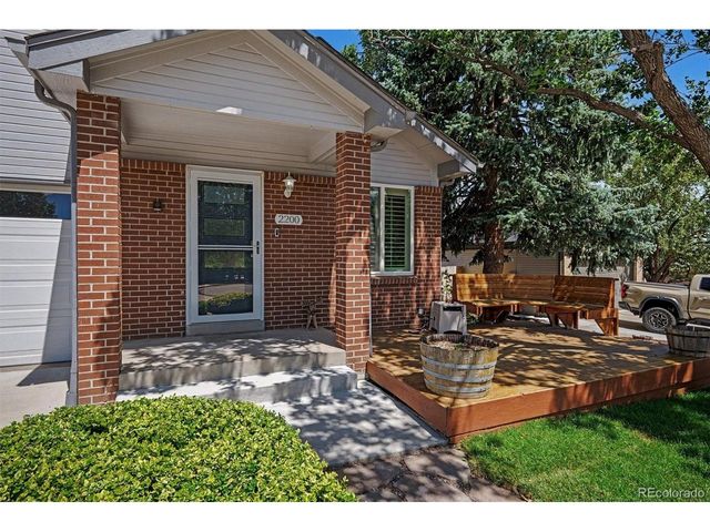 2200 S Eldridge Ct, Lakewood, CO 80228