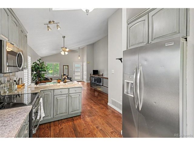 2200 S Eldridge Ct, Lakewood, CO 80228