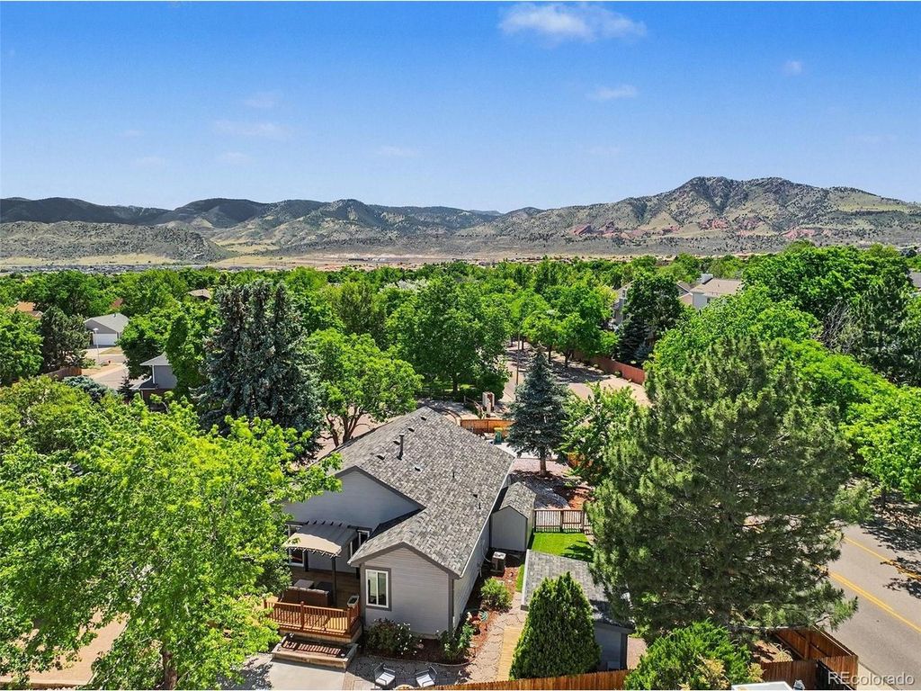 2200 S Eldridge Ct, Lakewood, CO 80228