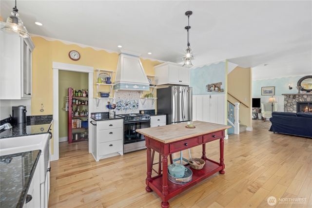 886 Port Susan Terrace Road, Camano Island, WA 98282