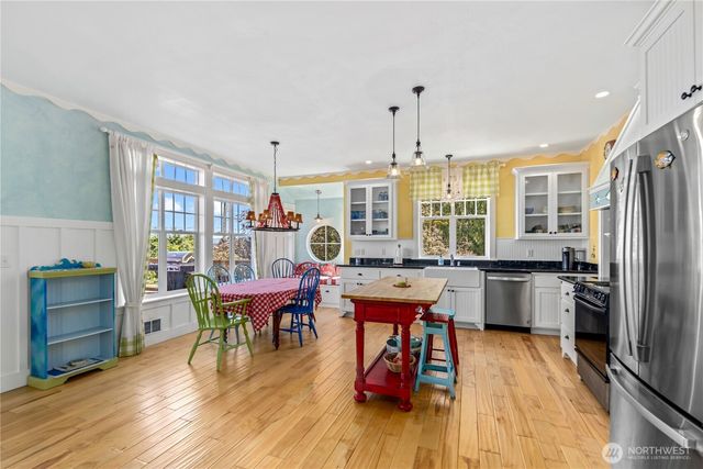886 Port Susan Terrace Road, Camano Island, WA 98282