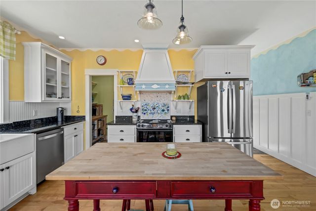 886 Port Susan Terrace Road, Camano Island, WA 98282