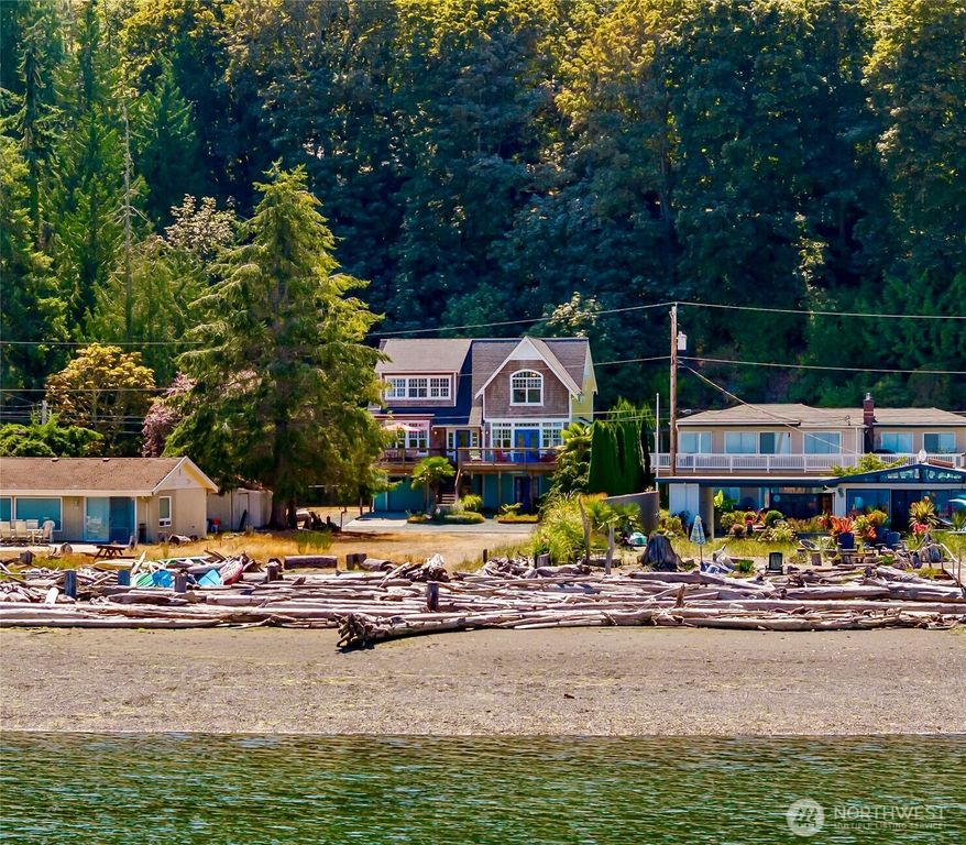 886 Port Susan Terrace Road, Camano Island, WA 98282