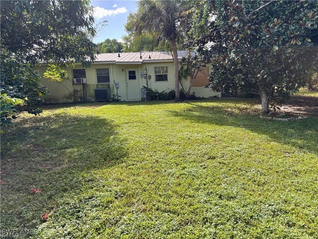 697 Pine Vale DR, Naples, FL 34104
