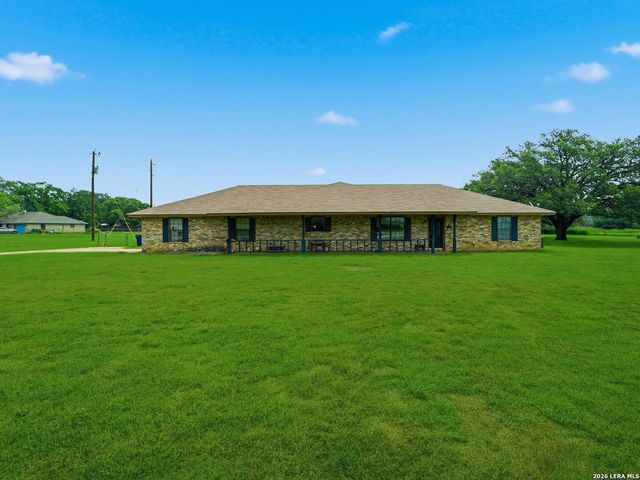 111 Mitch Thomas, Pleasanton, TX 78064
