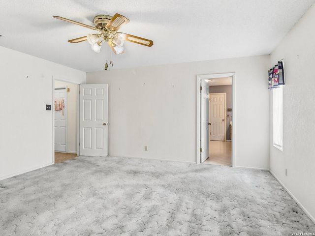 111 Mitch Thomas, Pleasanton, TX 78064
