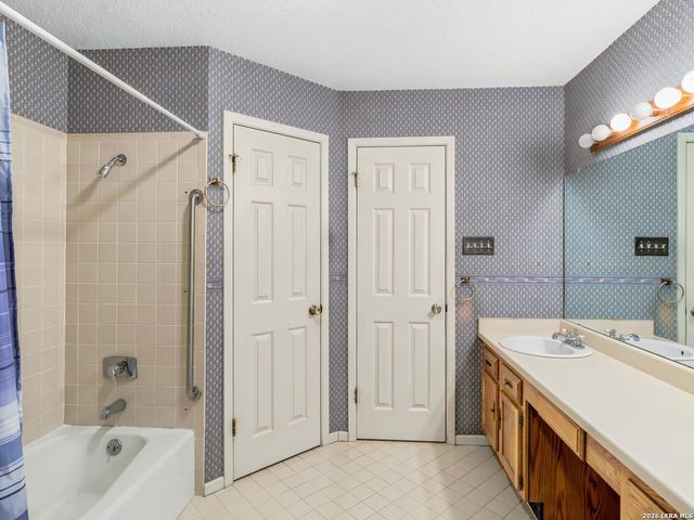 111 Mitch Thomas, Pleasanton, TX 78064