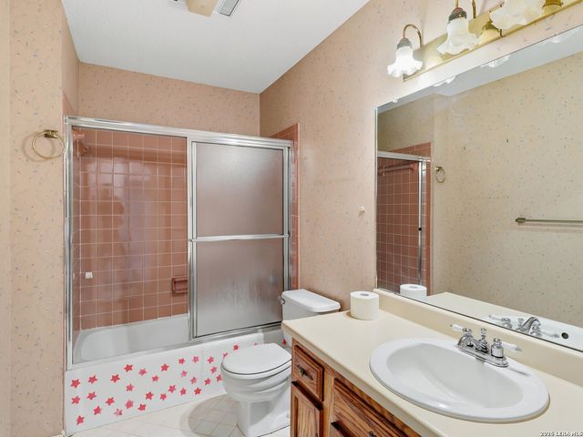 111 Mitch Thomas, Pleasanton, TX 78064
