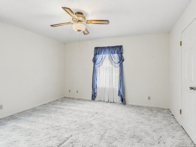 111 Mitch Thomas, Pleasanton, TX 78064