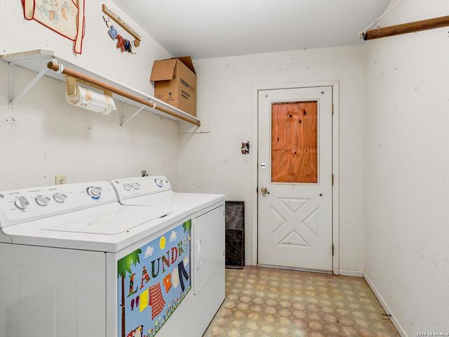 111 Mitch Thomas, Pleasanton, TX 78064