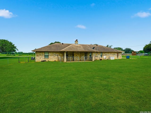 111 Mitch Thomas, Pleasanton, TX 78064