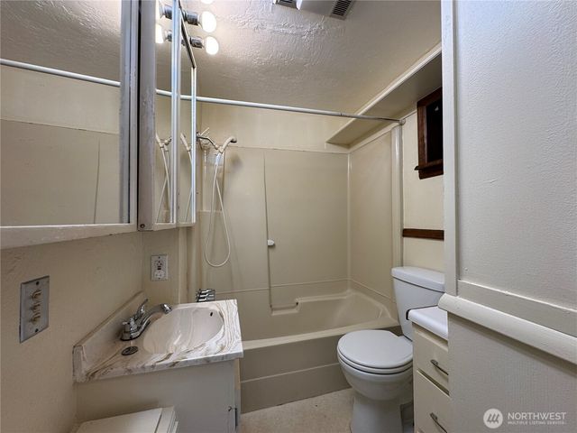 18411 12th Avenue NE, Shoreline, WA 98155