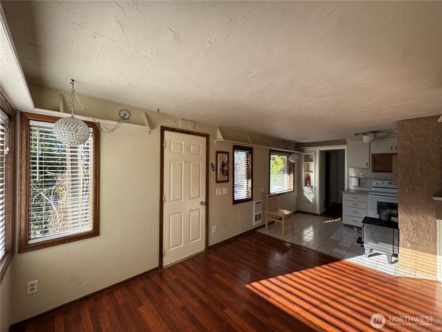 18411 12th Avenue NE, Shoreline, WA 98155