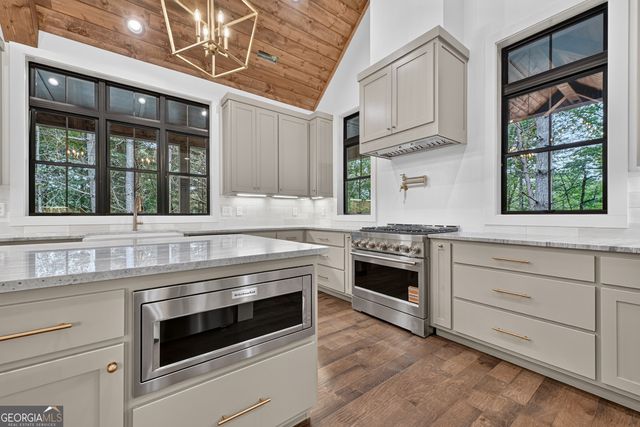 291 Aspen Avenue, Ellijay, GA 30536